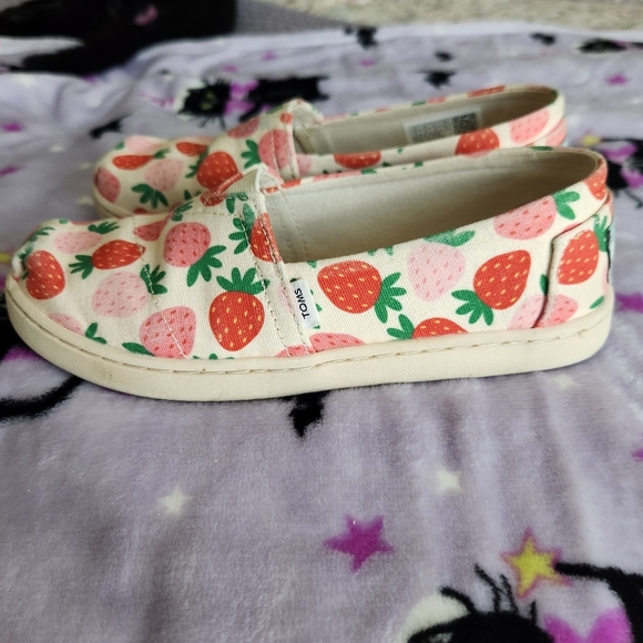 TOMS Kids' Strawberry Print Slip-On Shoes - Cream and Pink - Picture 4 of 7